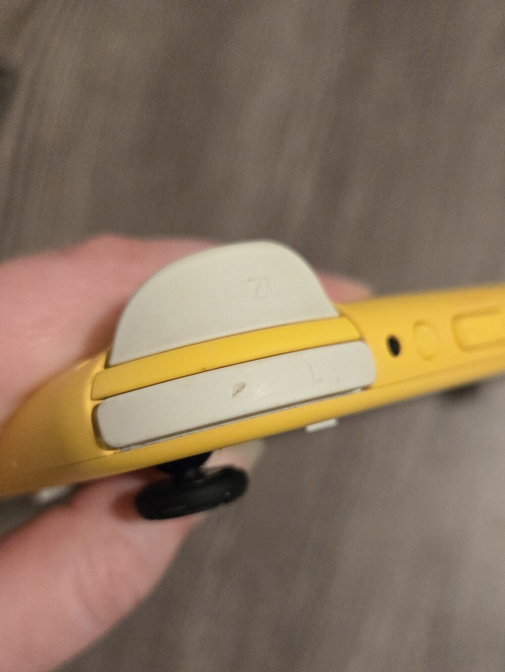 Pre-Owned Nintendo Switch Lite In Yellow With Charger - Picture 6 of 7